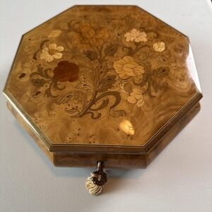 Reuge Octagon Floral Music Jewelry Box, I Left My Heart In San Francisco, Italy